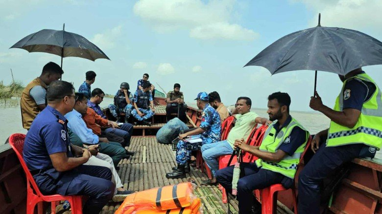 রাজবাড়ীতে প্রকাশ্যেই বিক্রি হচ্ছে নিষিদ্ধ সময়ের ইলিশ...